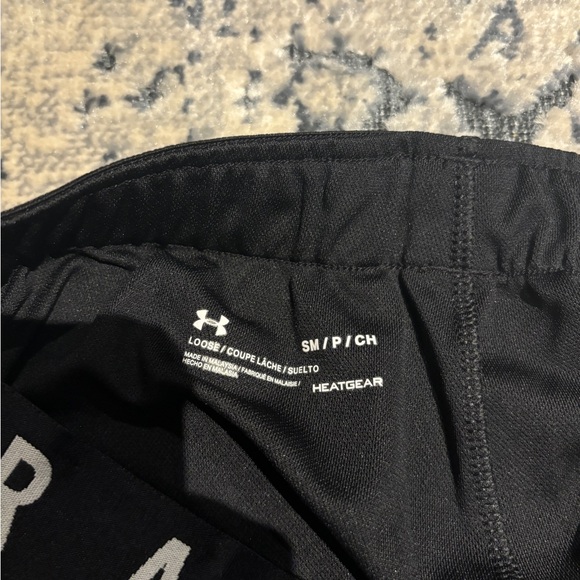 Black under armour shorts only worn once - Picture 4 of 4